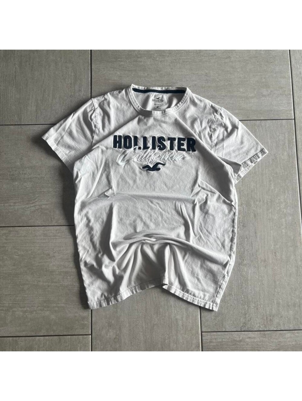 Hollister California Tee White Navy  Embroidered Logo Cotton